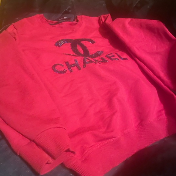 Children’s red girl sweater. - Picture 2 of 9